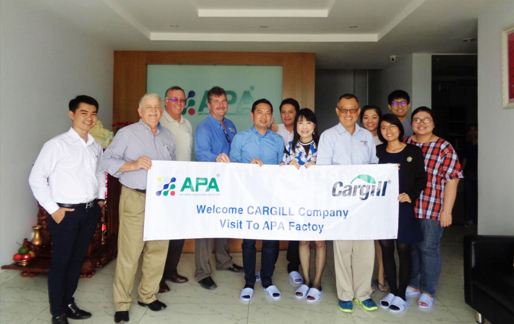 APA Board of DirectorswelcomesCargill representatives at APAfactory.
